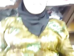 Žena, medtem ko trgovina je odprta