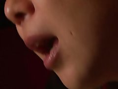 Dve dekleti in fanta vraga, medtem ko drugi gledati